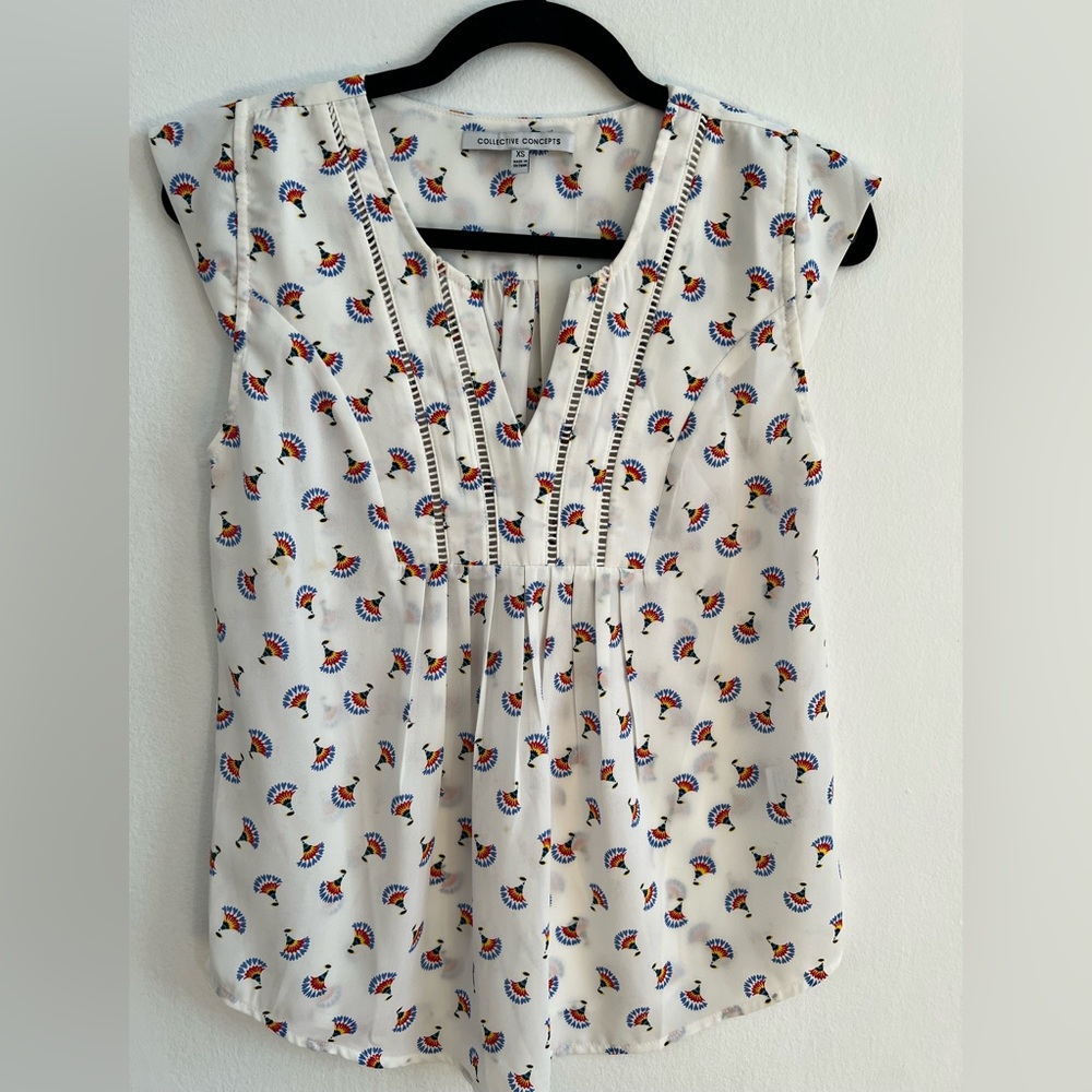 White cap sleeve top with colored flowers printed in size XS